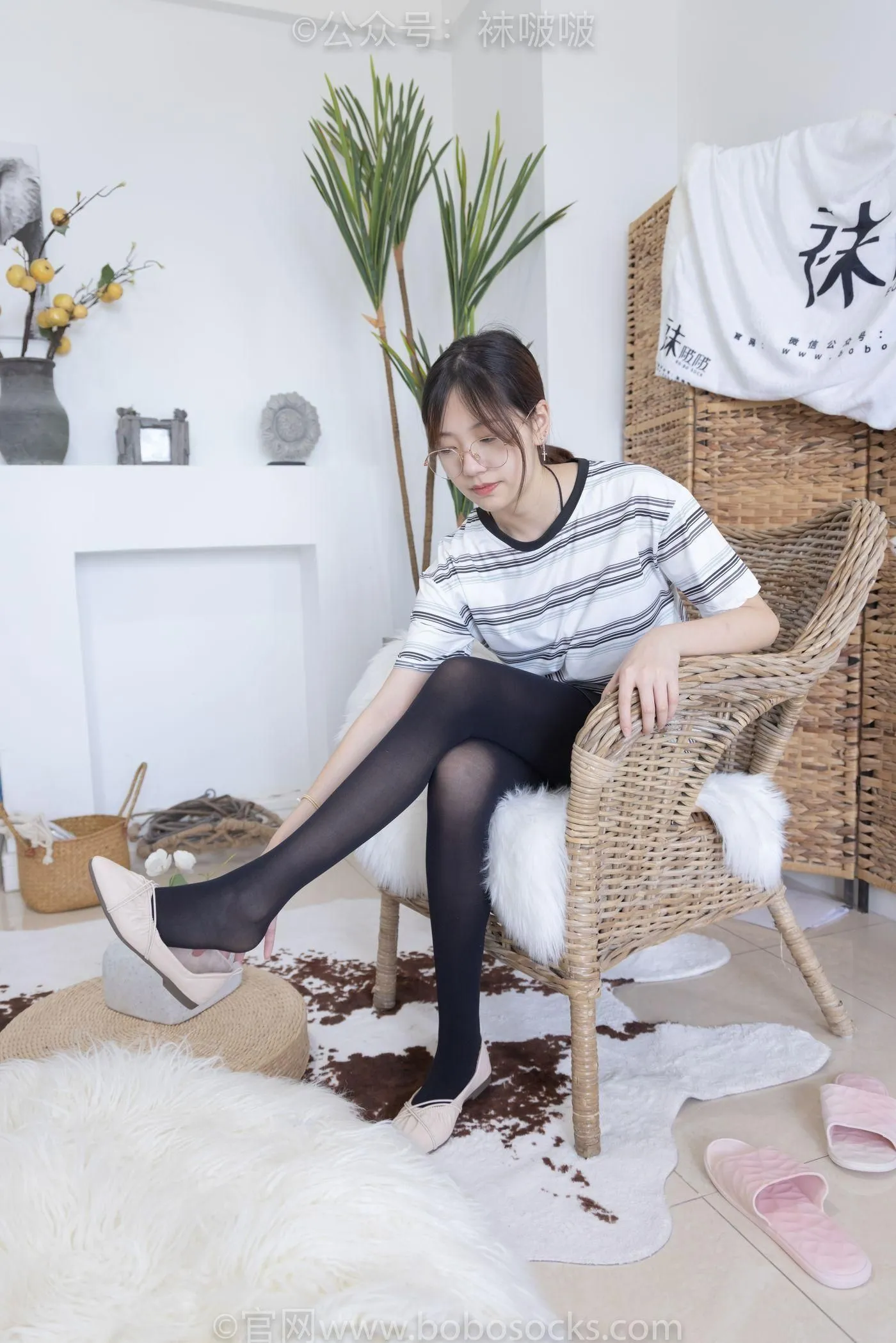 [BoBoSocks袜啵啵]NO.029 小甜豆-平底鞋、厚黑丝、厚肉丝、踩饼干剧情 [144P]插图